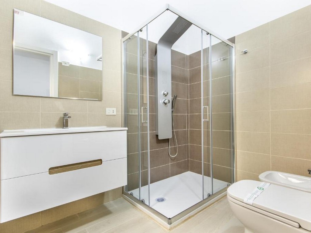 Camera B, Quintupla con bagno privato